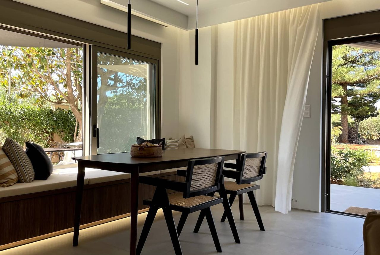 Lagouvardos Beach House I, dining area with sea view